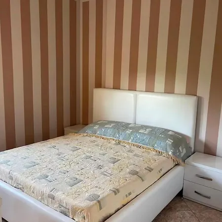 Orikum Apartaments * אוריקום